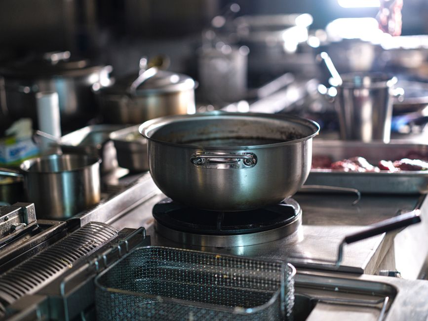 Welke professionele keukenapparatuur hoort in de horeca?